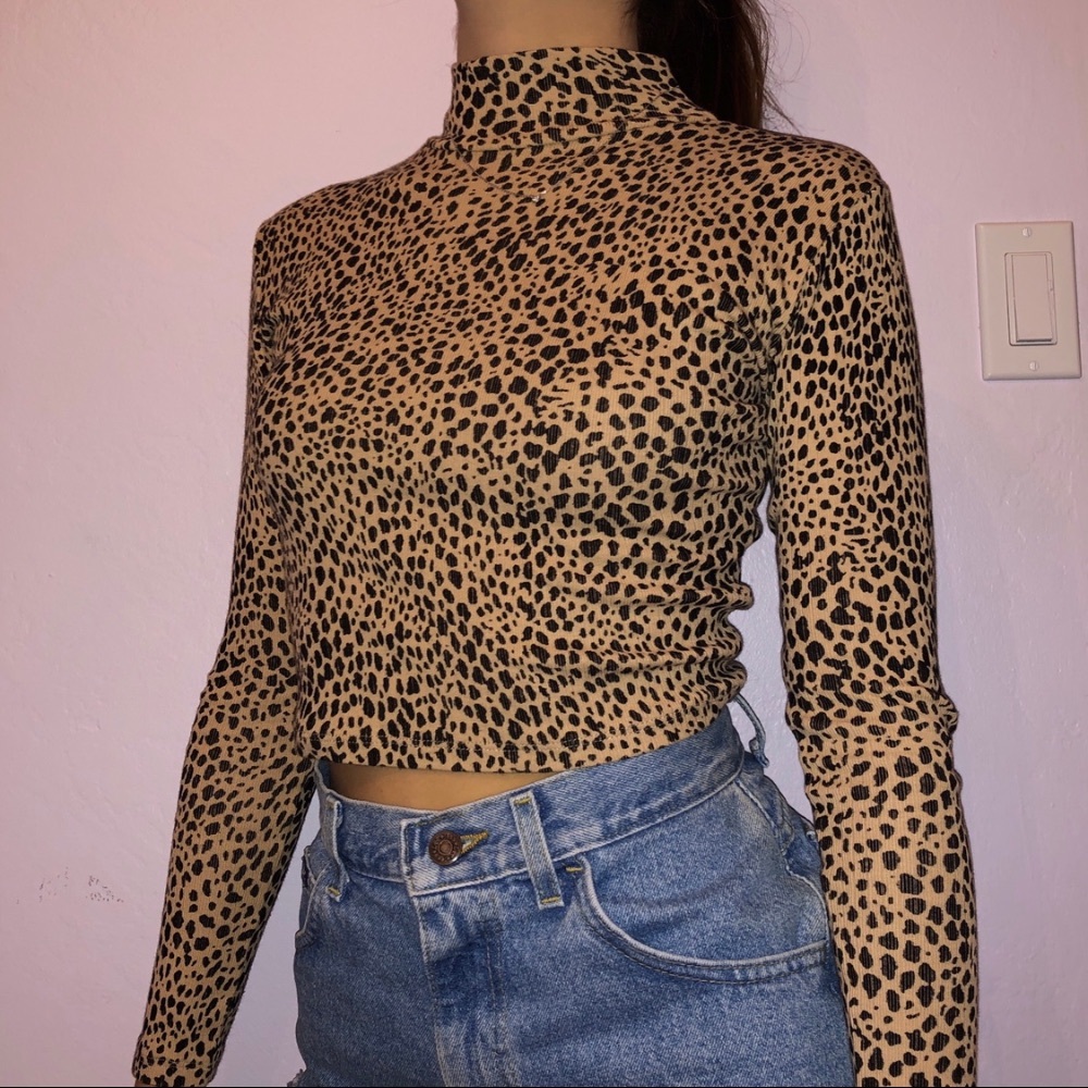 Brandy Melville Crop Top Long Sleeve!